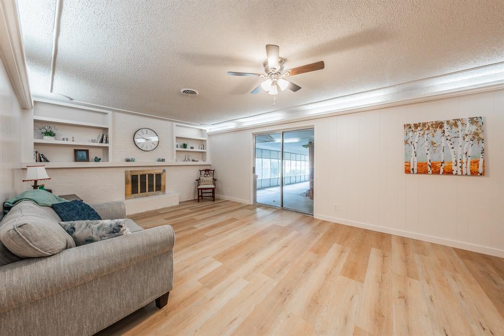 506 E Huitt Ln, Euless, TX 76040 photo