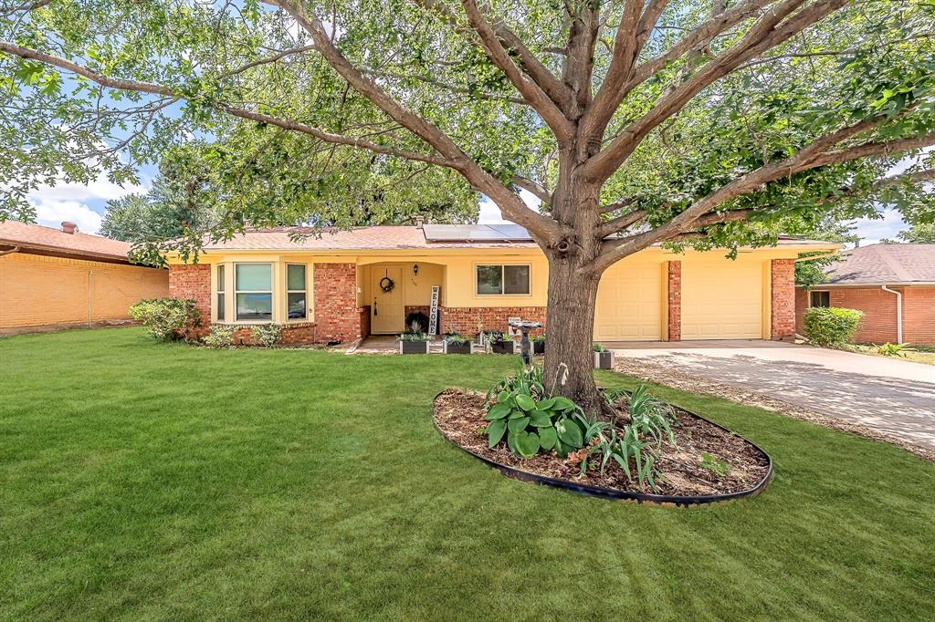 506 Huitt Ln, Euless, TX 76040