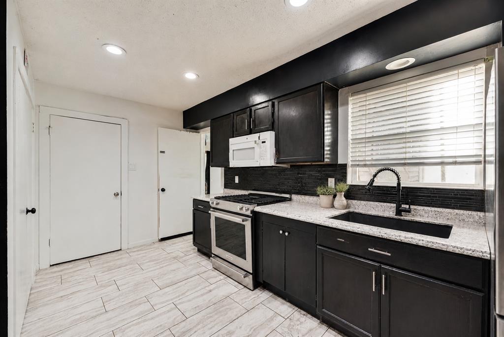 408 Ruby Rd, Grand Prairie, TX 75050 photo