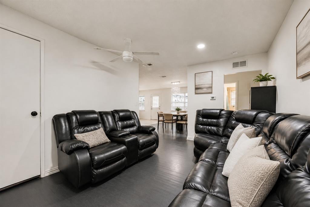 408 Ruby Rd, Grand Prairie, TX 75050 photo