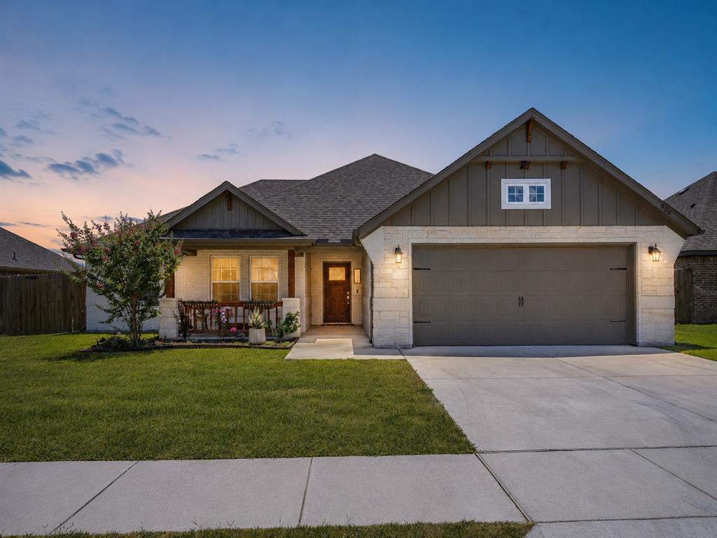 956 Sam St, Springtown, TX 76082