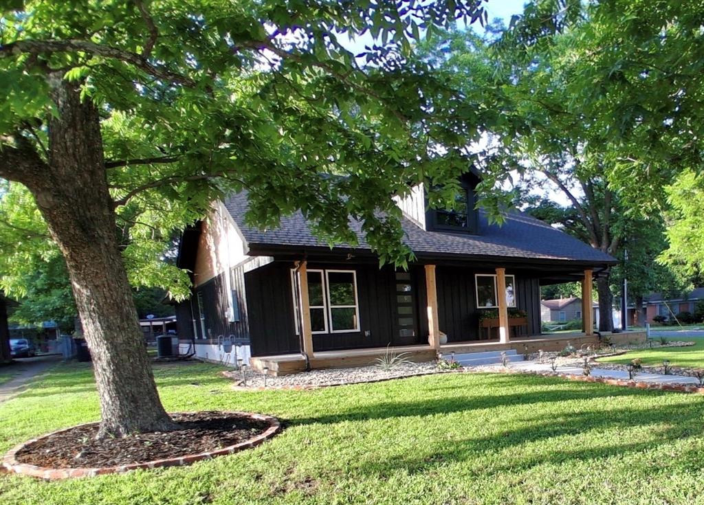 2157 Clarksville St, Paris, TX 75460