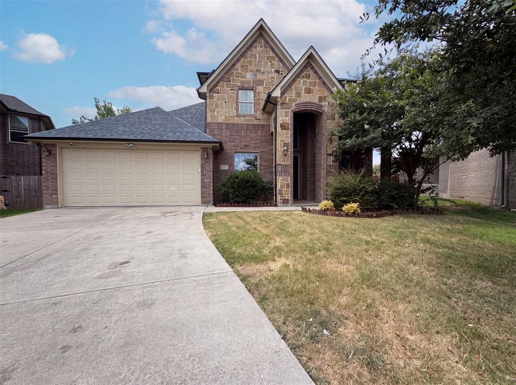 400 Blue Star Ct, Burleson, TX 76028