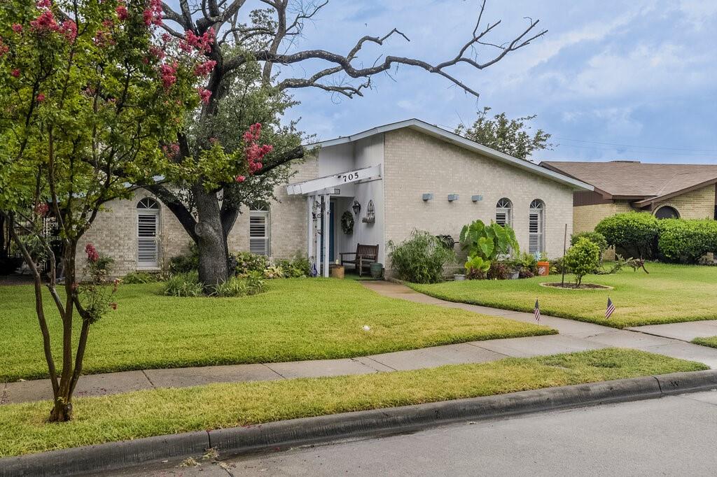 705 Bluebonnet Dr, Grand Prairie, TX 75052 photo