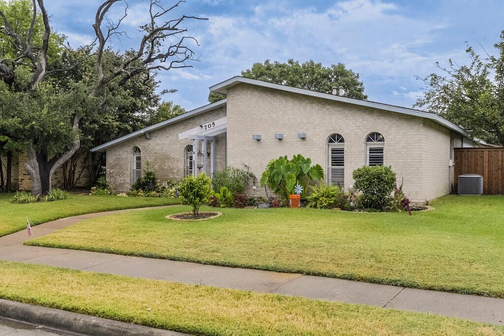 705 Bluebonnet Dr, Grand Prairie, TX 75052 photo