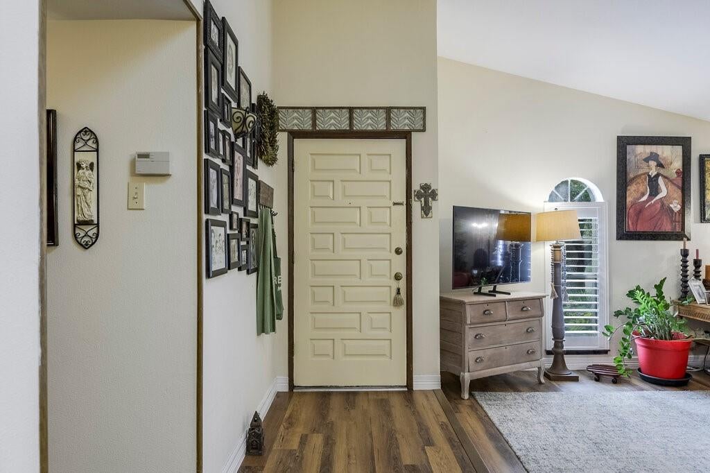 705 Bluebonnet Dr, Grand Prairie, TX 75052 photo