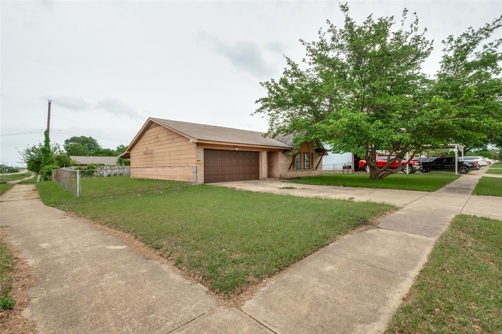 2654 Arlington Ln, Lancaster, TX 75134 photo