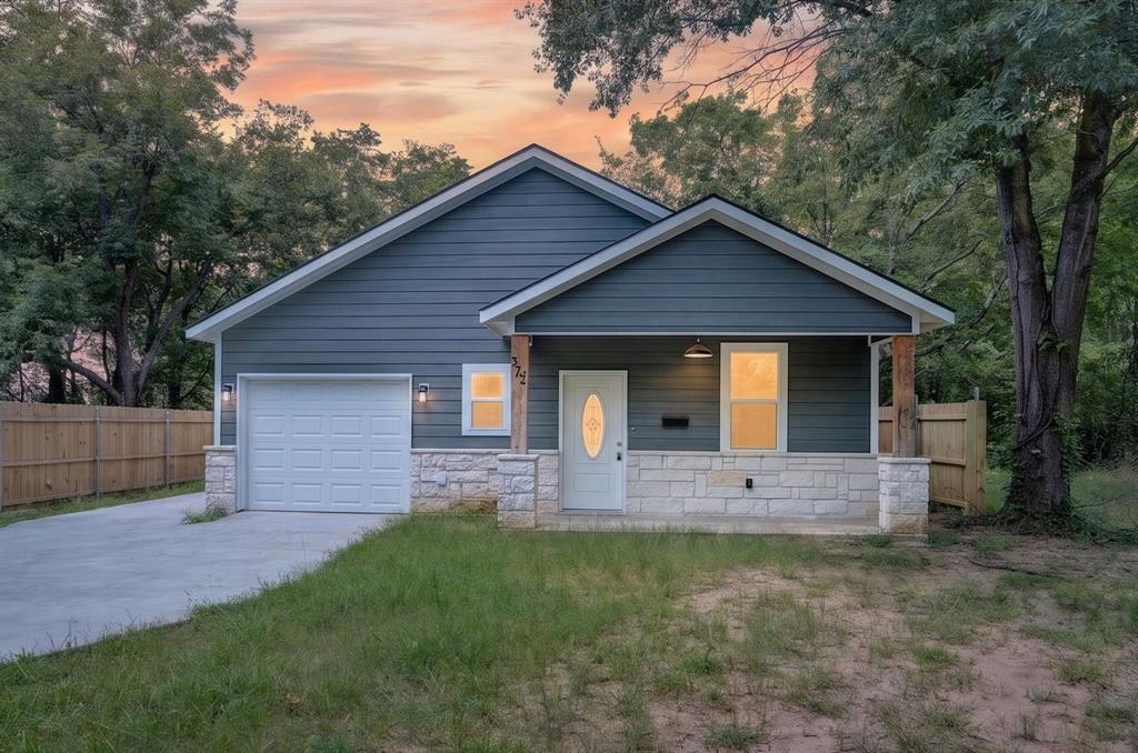 373 5 St, Paris, TX 75460