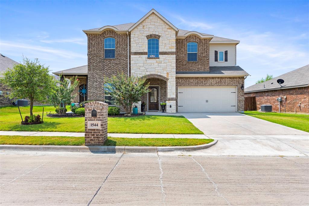 1544 Signature Dr, Weatherford, TX 76087