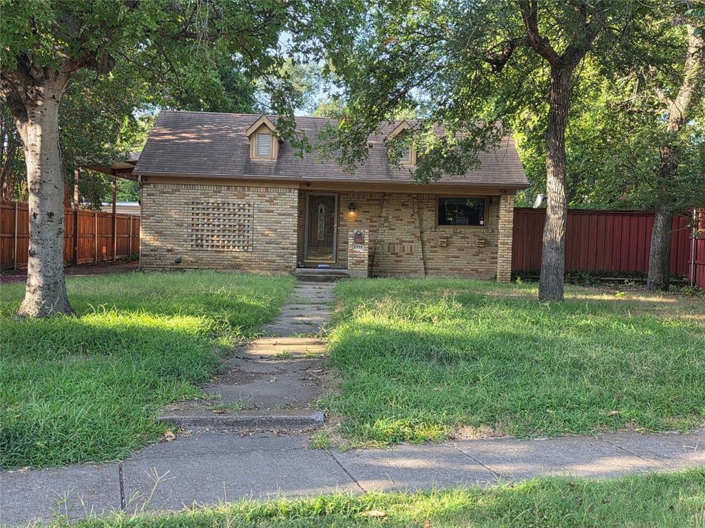 2216 Daisy Ln, Fort Worth, TX 76111 photo