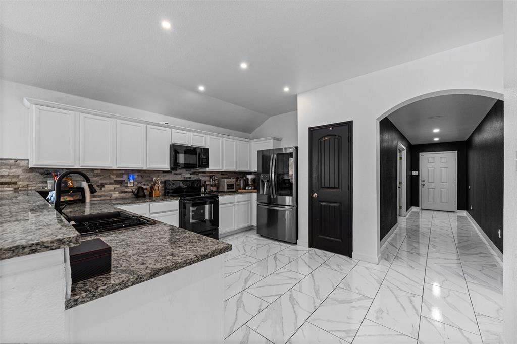 1612 Ambercrest Dr, Lancaster, TX 75146