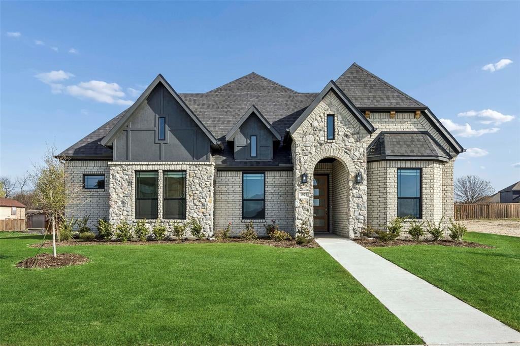 1929 Comanche Dr, Desoto, TX 75115