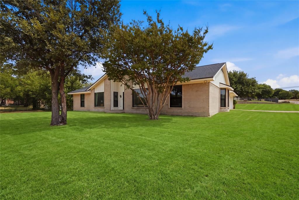200 Verna Trl, Fort Worth, TX 76108