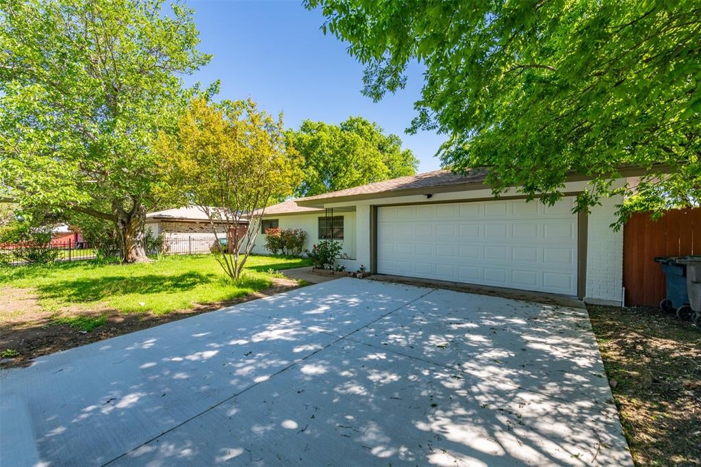 1504 Engblad Dr, Fort Worth, TX 76134