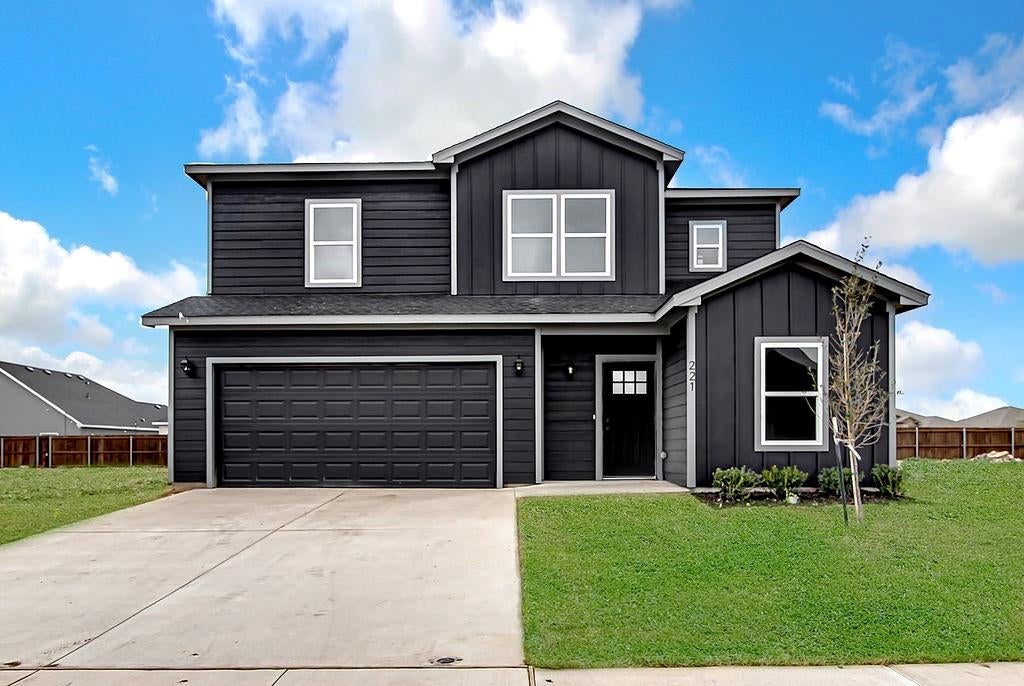 221 Marble Creek Dr, Fort Worth, TX 76131