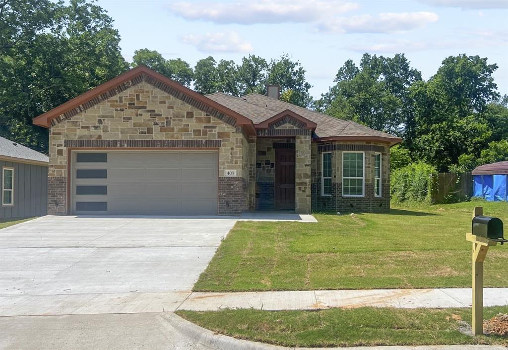 403 4 St, Bonham, TX 75418
