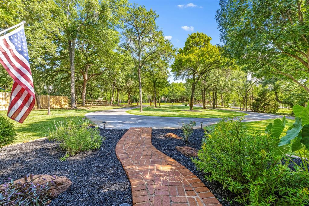 1020 Oak View Dr, Oak Point, TX 75068