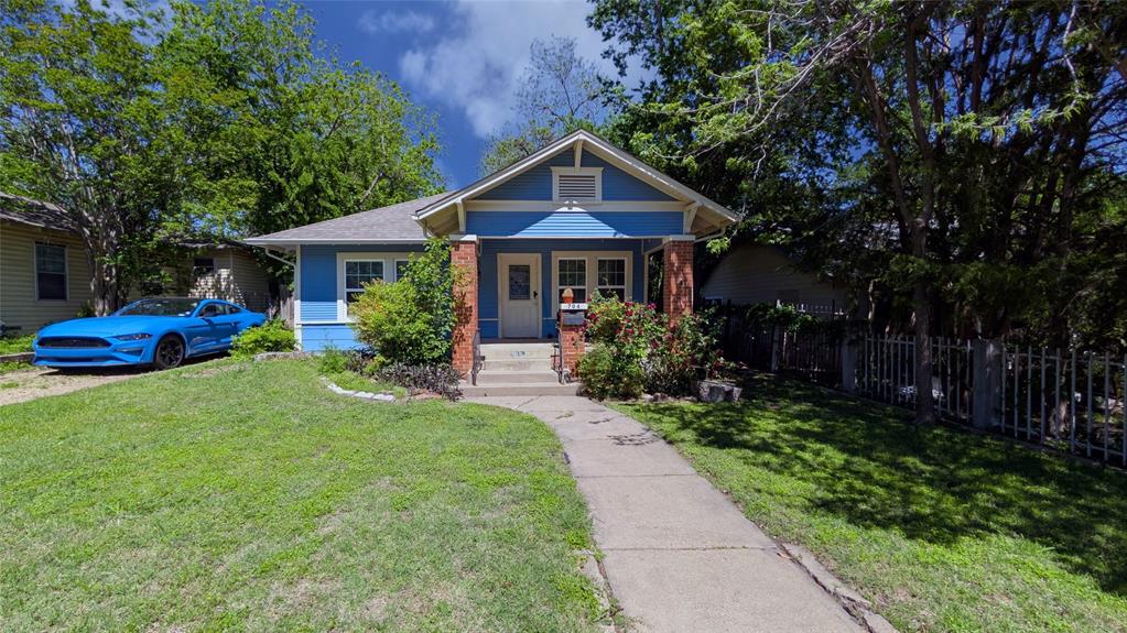 704 Cameron Ave, Dallas, TX 75223