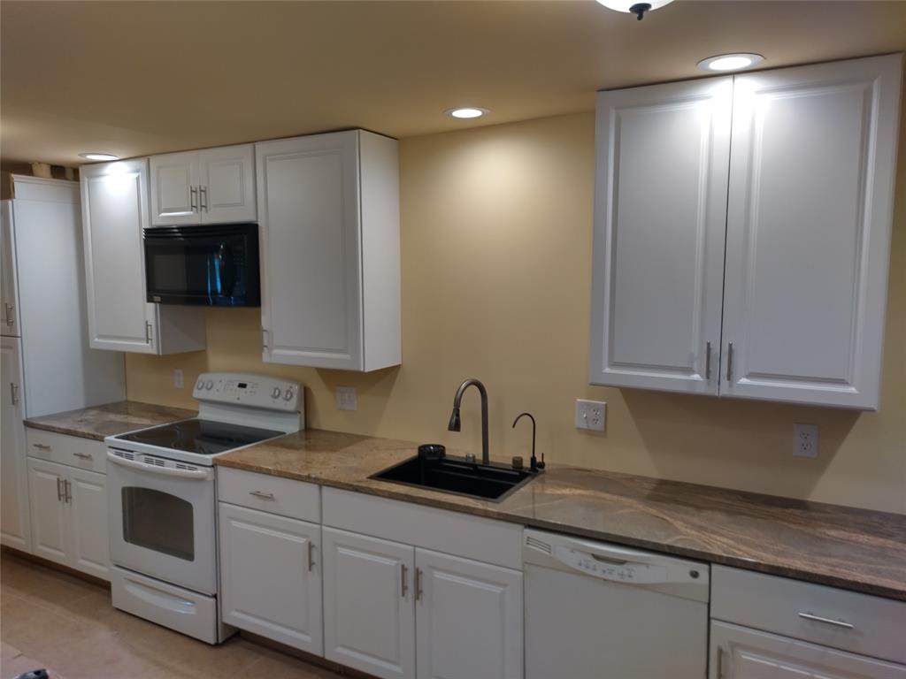 202 Cindy Ln, Burleson, TX 76028