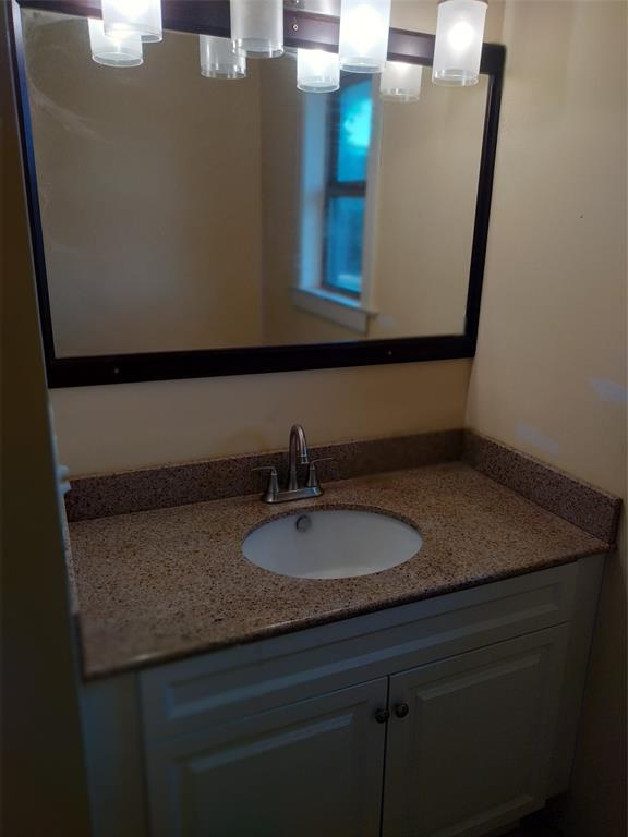 202 SW Cindy Ln, Burleson, TX 76028 photo