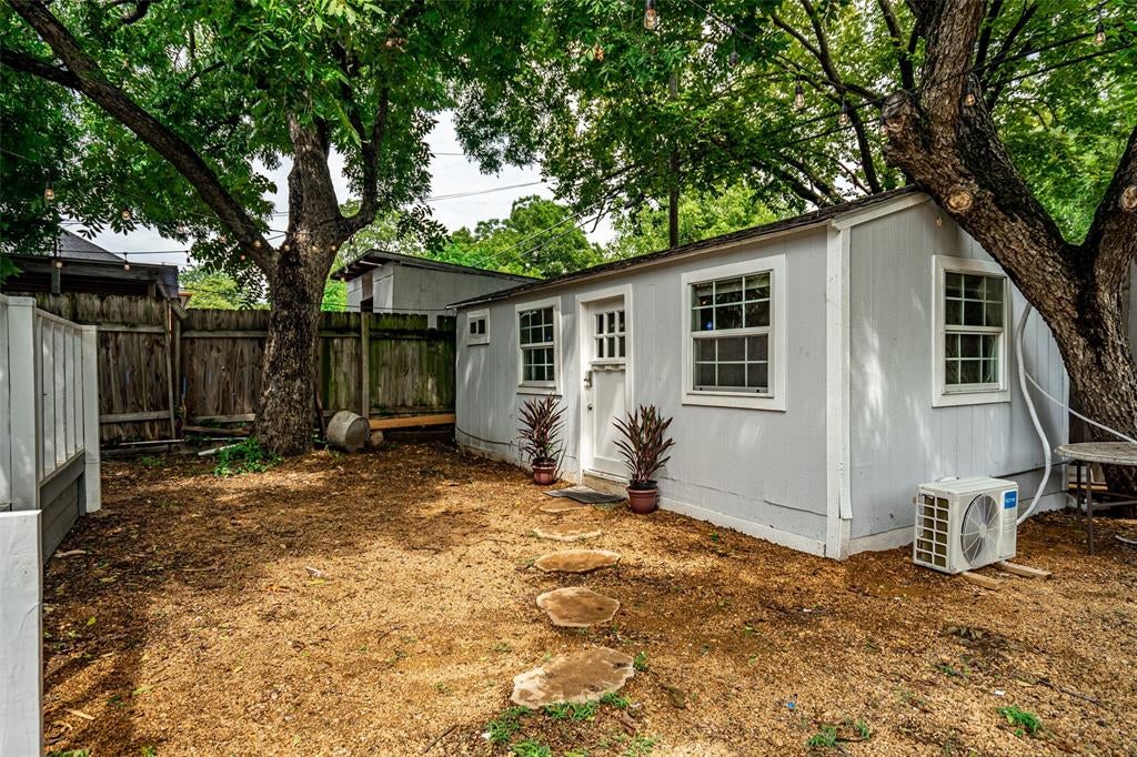 719 Melba St, Dallas, TX 75208 photo