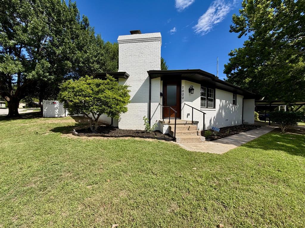 7000 Park Place Dr, Richland Hills, TX 76118
