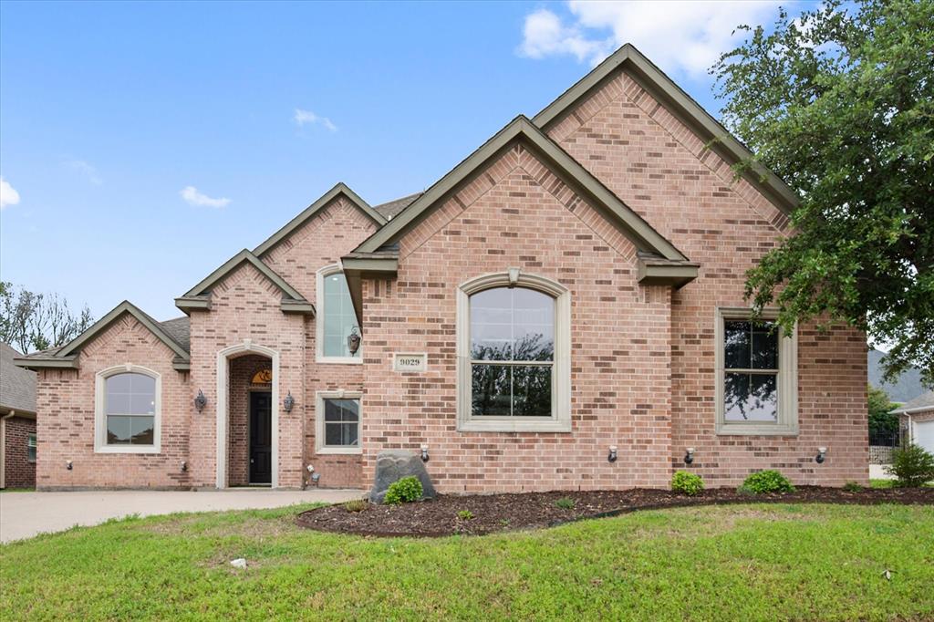 9029 Reata West Dr, Benbrook, TX 76126