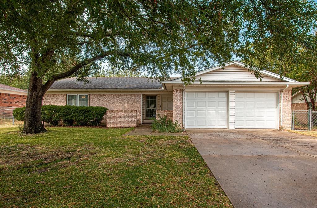 1216 Bryant St, Benbrook, TX 76126 photo