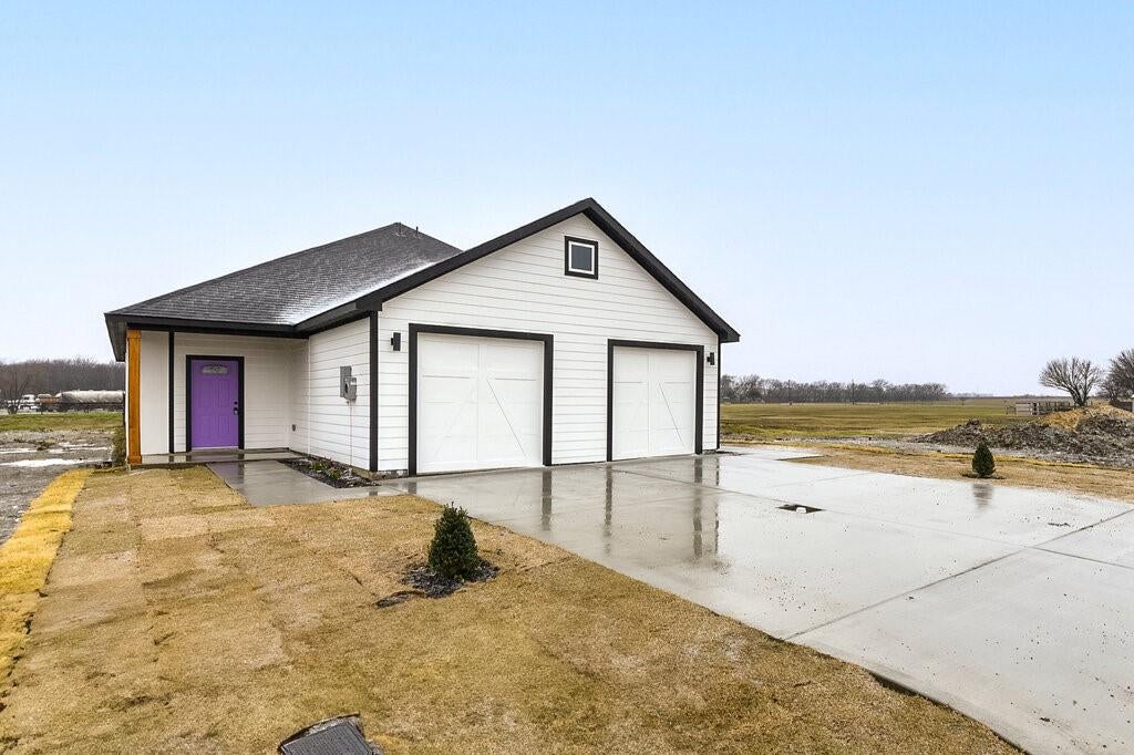 1020 Burnett Blvd #AND B, Alvarado, TX 76009 photo
