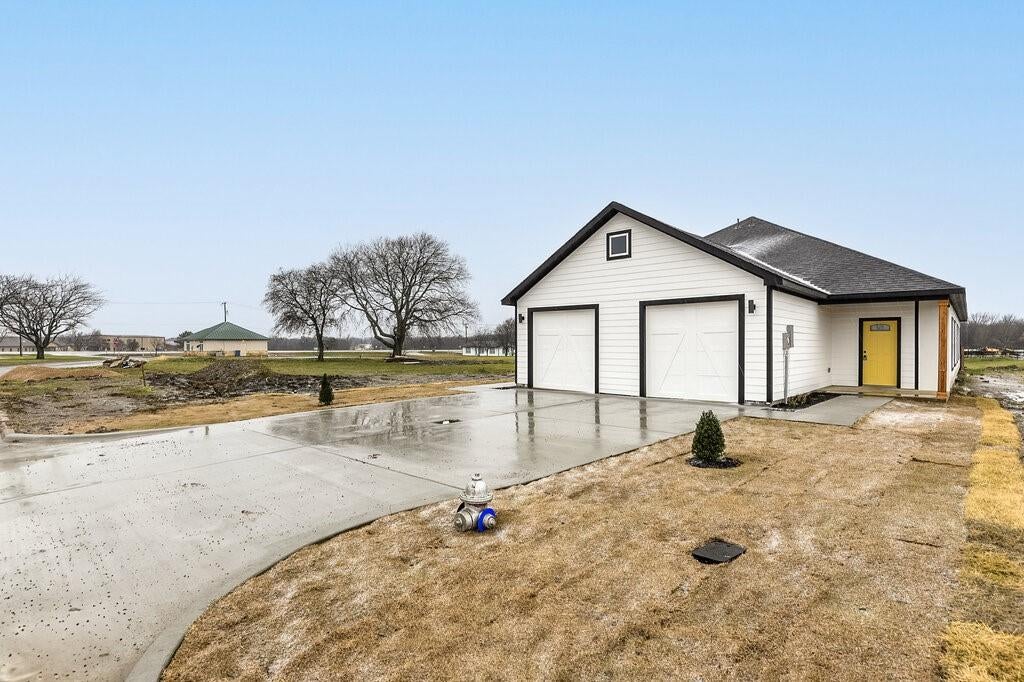 1020 Burnett Blvd #AND B, Alvarado, TX 76009 photo