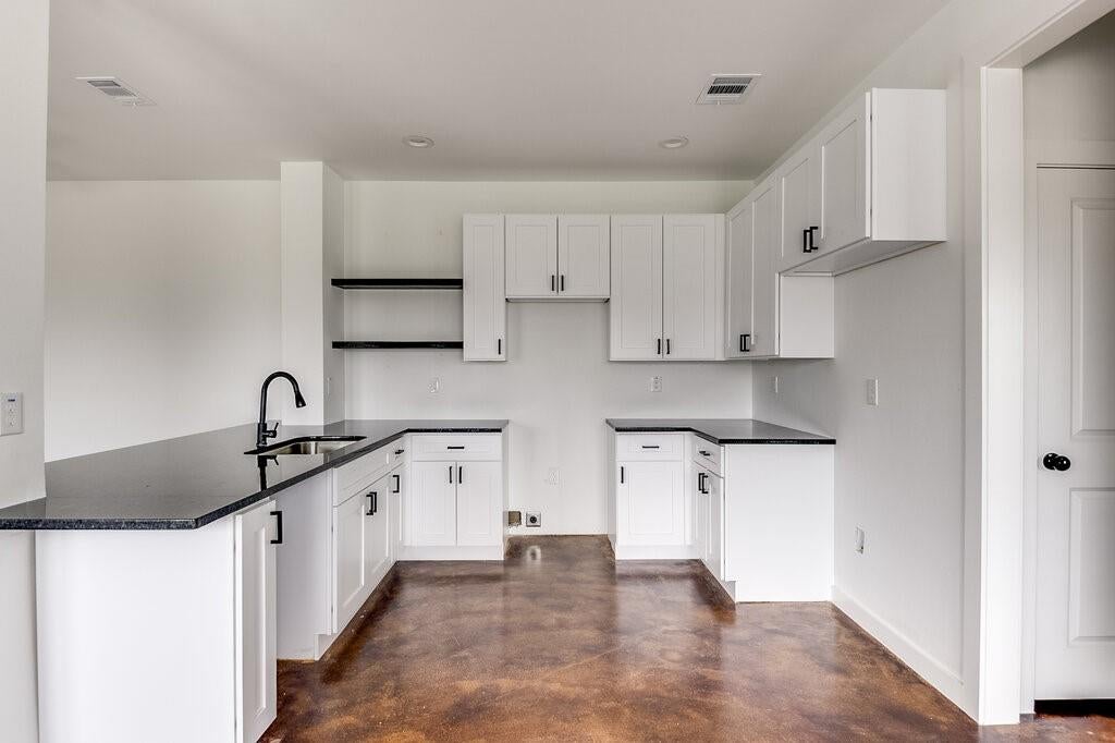 1020 Burnett Blvd #AND B, Alvarado, TX 76009 photo