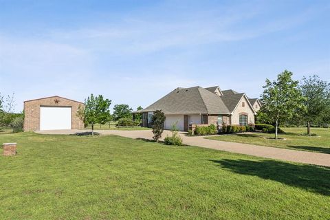 Single Family Residence in Azle TX 105 Wapiti Drive.jpg