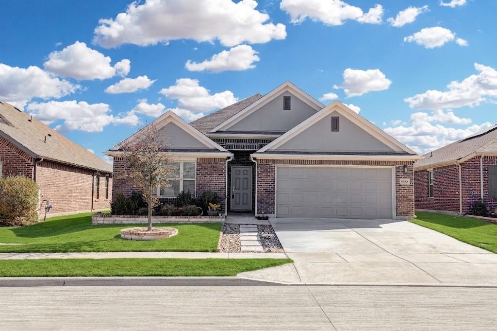 8948 Bronze Meadow Dr, Fort Worth, TX 76131
