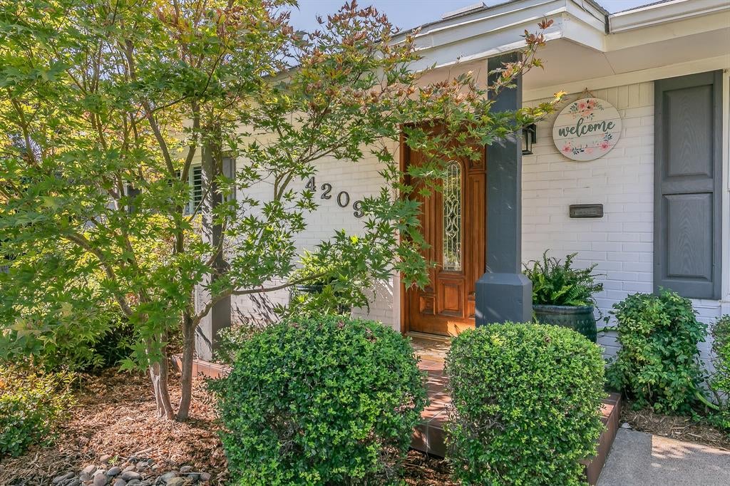 4209 Bilglade Rd, Fort Worth, TX 76109