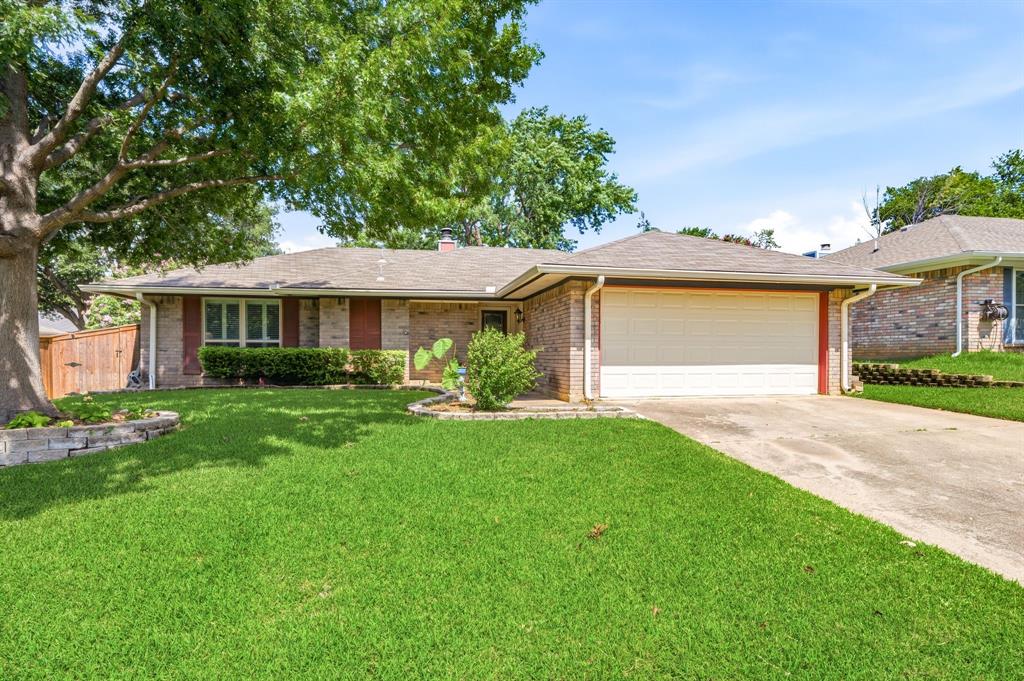 2507 Poppy Ln, Euless, TX 76039