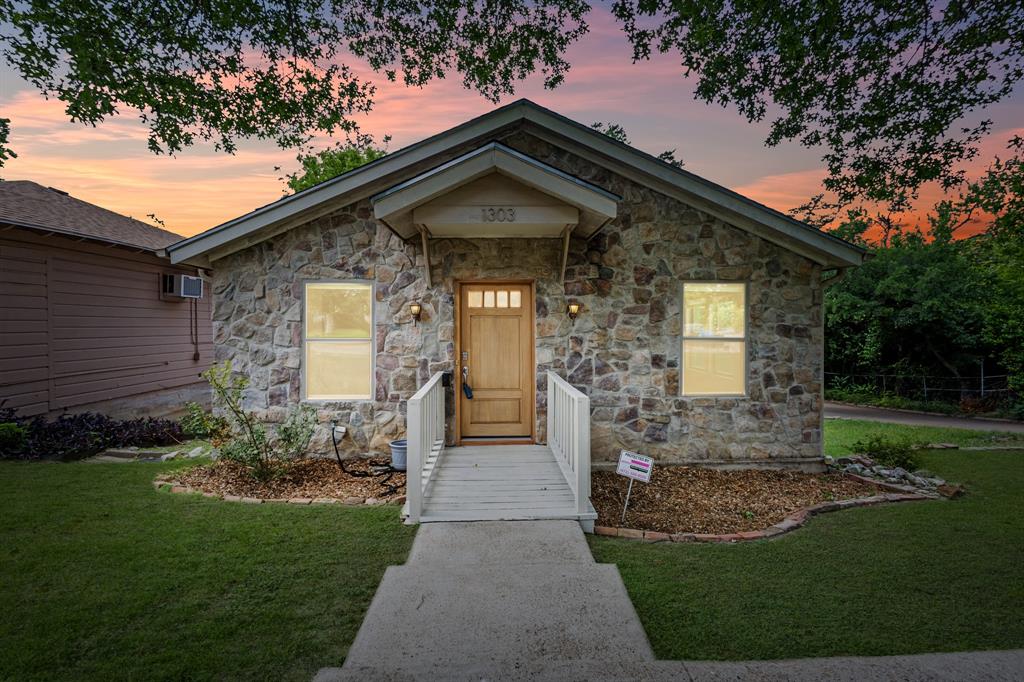 1303 Arizona Ave, Dallas, TX 75216