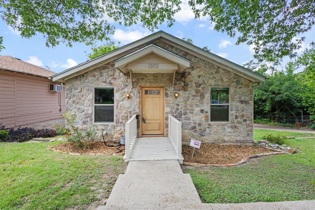 1303 Arizona Ave, Dallas, TX 75216 photo
