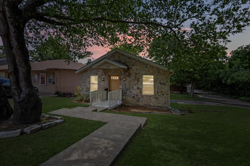 1303 Arizona Ave, Dallas, TX 75216 photo