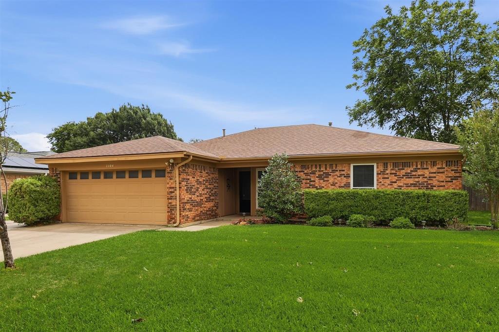 1104 Monterrey St, Bedford, TX 76022