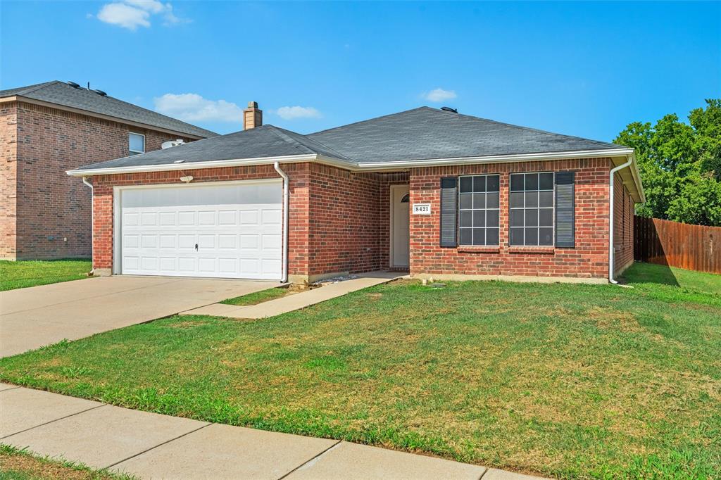 8421 River Bluffs Dr, Arlington, TX 76002