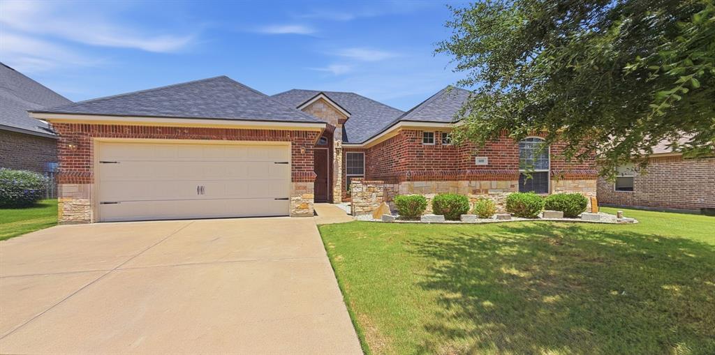 608 Donna Cir, Granbury, TX 76049