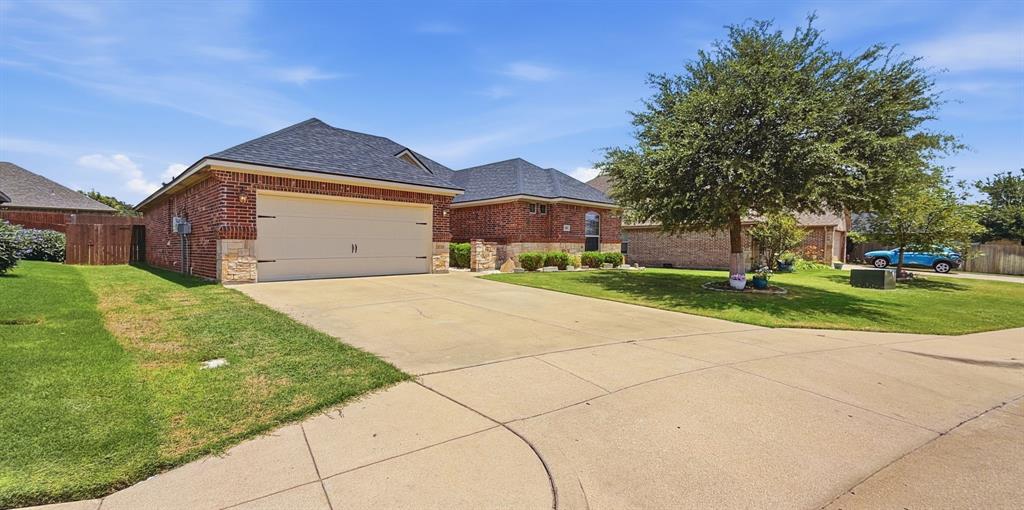 608 Donna Cir, Granbury, TX 76049 photo
