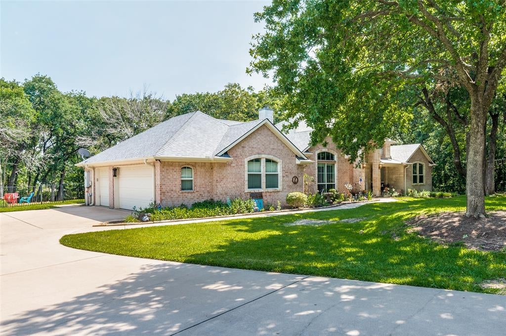 4401 Oak Shores Cir, Cross Roads, TX 76227