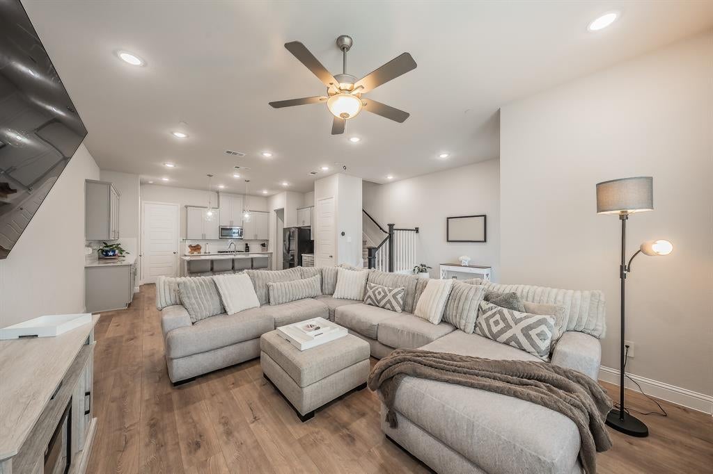 12933 Couture Dr, Farmers Branch, TX 75234