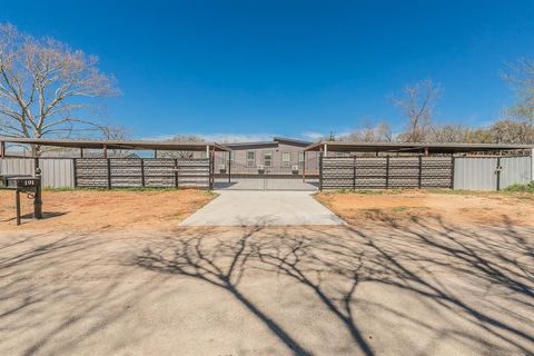 Quadruplex in Newark TX 191 County Road 4849.jpg