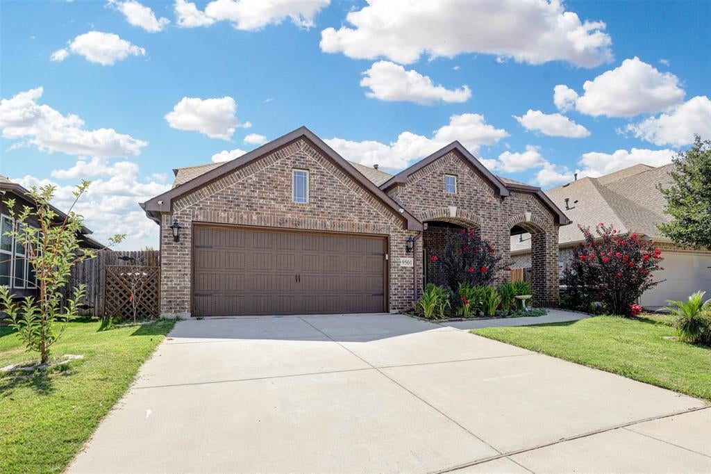 9501 Meadowpark Dr, Denton, TX 76226 photo