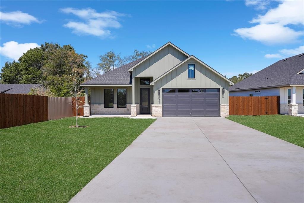 5621 Oak Grove Rd, Fort Worth, TX 76134