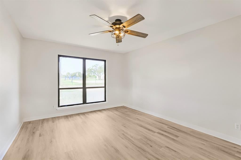 821 Oakwood Ave, Hurst, TX 76053 photo