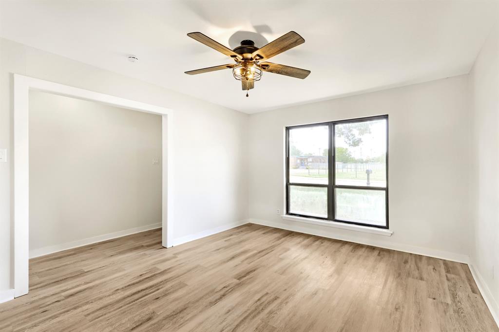 821 Oakwood Ave, Hurst, TX 76053 photo