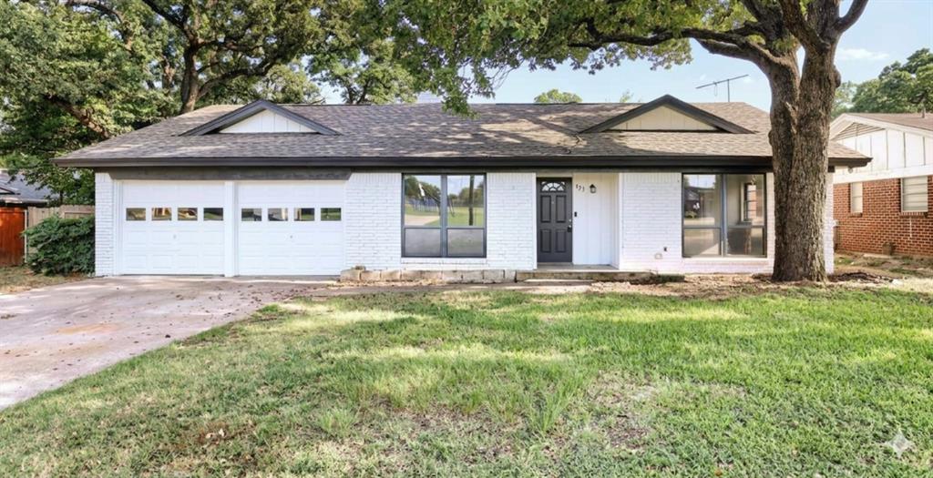 821 Oakwood Ave, Hurst, TX 76053